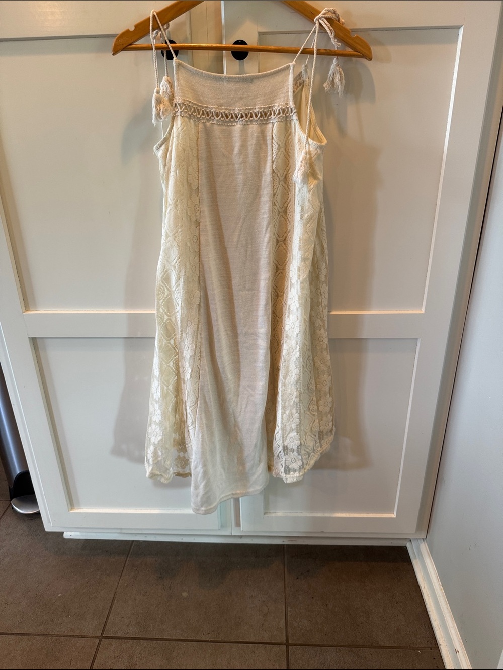 Doe & Rae Cream Lace High-Low Slip Dress - Picture 2 of 2